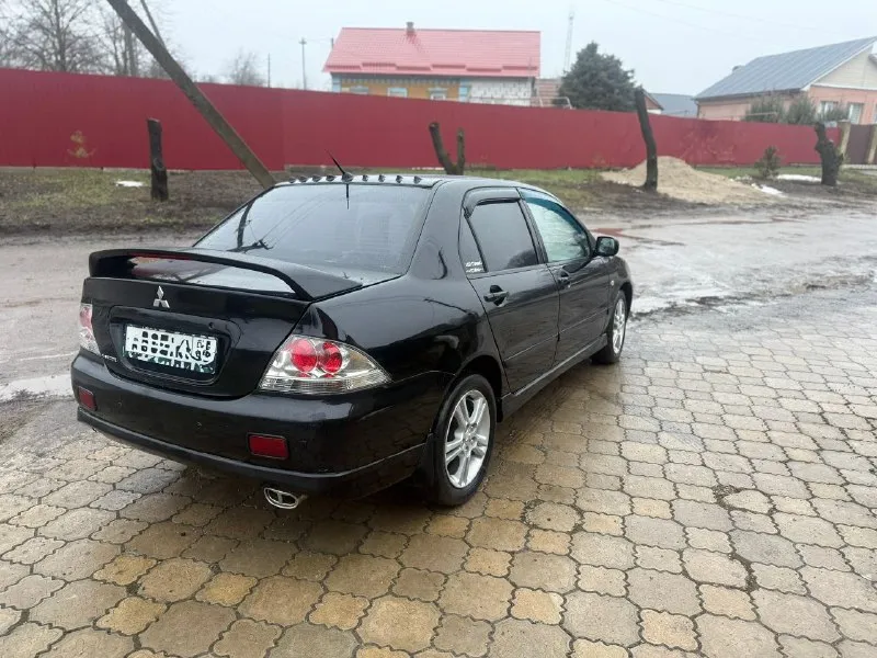 Продам mitsubishi ланцер 2006 года 2.0 на автомате ( не путайте с 1.6 это совсем другой автомобиль!). машинка в хорошем состоянии много сил и любви в нее вложено! комплектация: подогрев сидений, хорошая музыка андроид и хорошие динамики ( все выведено под усилитель в багажник), 4 стеклоподъёмника, климат контроль, сигнализации в родном ключе, гидроусилитель руля, полная обесшумка салона! оригинальный обвес с спойлером, руль момо, колеса на 5 болтов и 16 радиус ( это все с завода и этим отличается от 1.6), спортивный щиток! полная обесшумка салона, выкраска пластика и много мелких доработок делая машину особенной! 580 т. р, торг уместен у капота! одним словом хороший динамичный автомобиль за свои деньги, дарит эмоции от езды! +79490725104 📞 звоните: +7(949)0725104 - фотография - 5