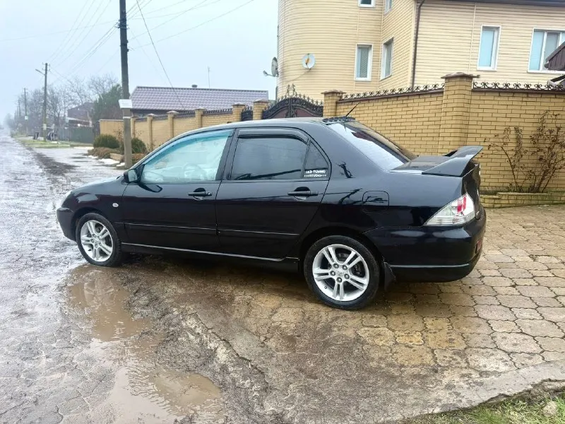Продам mitsubishi ланцер 2006 года 2.0 на автомате ( не путайте с 1.6 это совсем другой автомобиль!). машинка в хорошем состоянии много сил и любви в нее вложено! комплектация: подогрев сидений, хорошая музыка андроид и хорошие динамики ( все выведено под усилитель в багажник), 4 стеклоподъёмника, климат контроль, сигнализации в родном ключе, гидроусилитель руля, полная обесшумка салона! оригинальный обвес с спойлером, руль момо, колеса на 5 болтов и 16 радиус ( это все с завода и этим отличается от 1.6), спортивный щиток! полная обесшумка салона, выкраска пластика и много мелких доработок делая машину особенной! 580 т. р, торг уместен у капота! одним словом хороший динамичный автомобиль за свои деньги, дарит эмоции от езды! +79490725104 📞 звоните: +7(949)0725104 - фотография - 6