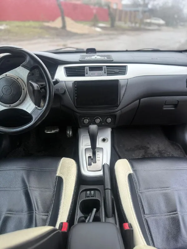 Продам mitsubishi ланцер 2006 года 2.0 на автомате ( не путайте с 1.6 это совсем другой автомобиль!). машинка в хорошем состоянии много сил и любви в нее вложено! комплектация: подогрев сидений, хорошая музыка андроид и хорошие динамики ( все выведено под усилитель в багажник), 4 стеклоподъёмника, климат контроль, сигнализации в родном ключе, гидроусилитель руля, полная обесшумка салона! оригинальный обвес с спойлером, руль момо, колеса на 5 болтов и 16 радиус ( это все с завода и этим отличается от 1.6), спортивный щиток! полная обесшумка салона, выкраска пластика и много мелких доработок делая машину особенной! 580 т. р, торг уместен у капота! одним словом хороший динамичный автомобиль за свои деньги, дарит эмоции от езды! +79490725104 📞 звоните: +7(949)0725104 - фотография - 7