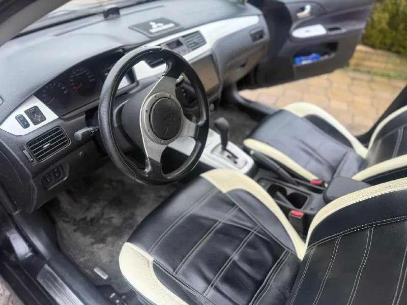 Продам mitsubishi ланцер 2006 года 2.0 на автомате ( не путайте с 1.6 это совсем другой автомобиль!). машинка в хорошем состоянии много сил и любви в нее вложено! комплектация: подогрев сидений, хорошая музыка андроид и хорошие динамики ( все выведено под усилитель в багажник), 4 стеклоподъёмника, климат контроль, сигнализации в родном ключе, гидроусилитель руля, полная обесшумка салона! оригинальный обвес с спойлером, руль момо, колеса на 5 болтов и 16 радиус ( это все с завода и этим отличается от 1.6), спортивный щиток! полная обесшумка салона, выкраска пластика и много мелких доработок делая машину особенной! 580 т. р, торг уместен у капота! одним словом хороший динамичный автомобиль за свои деньги, дарит эмоции от езды! +79490725104 📞 звоните: +7(949)0725104 - фотография - 8