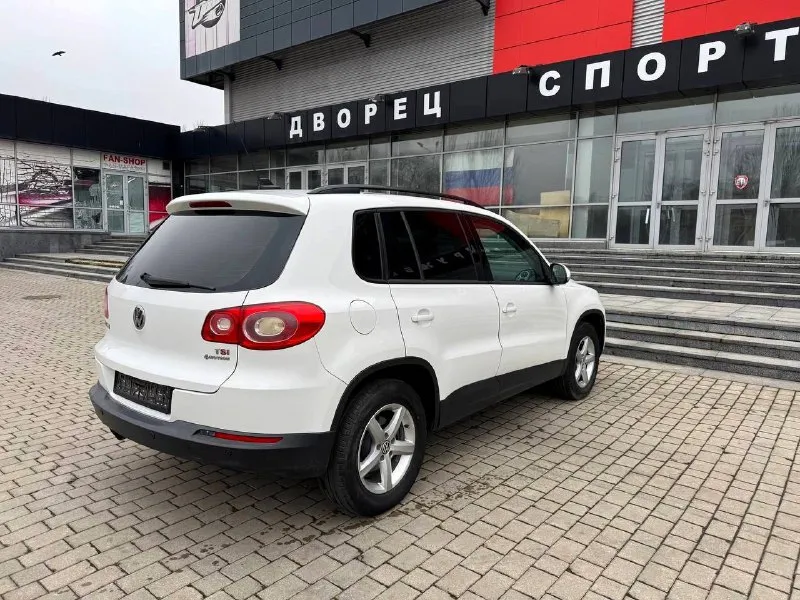 Ford kuga, 2018 1.5 ат, 4wd, 128000 км. официальный дилерский автомобиль. два владельца. хорошая комплектация trend plus: -раздельный климат-контроль - мультимедийная система sync 3 с голосовым управлением на русском и carplay - система помощи при трогании на подъеме - подрулевые лепестки переключения передач - парктроник - бесключевой доступ и запуск двигателя -сигнализация с авто запуском - электронный стояночный тормоз - кожаное мультифункциональное рулевое колесо с обогревом - рейлинги на крыше - оригинальные легкосплавные диски r17 возможно оформление в кредит. возможен обмен. более детальная информация по телефона. цена - 1.590.000 р. +79494041233 📞 звоните: +7(949)4041233 - фотография - 5