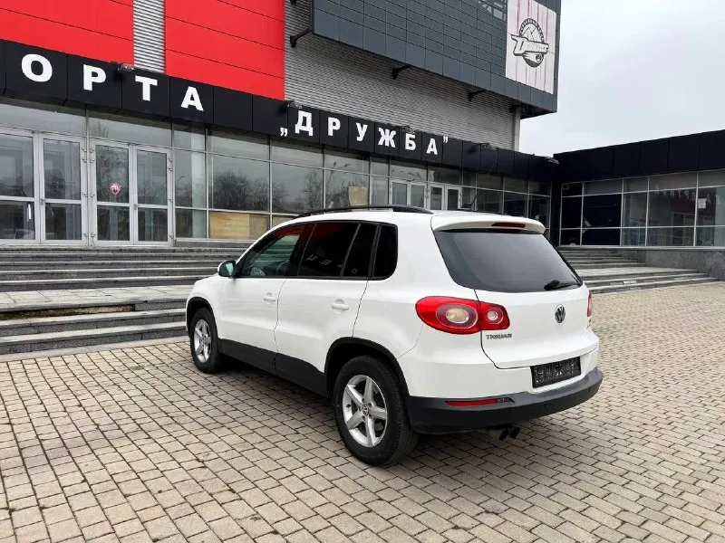 Ford kuga, 2018 1.5 ат, 4wd, 128000 км. официальный дилерский автомобиль. два владельца. хорошая комплектация trend plus: -раздельный климат-контроль - мультимедийная система sync 3 с голосовым управлением на русском и carplay - система помощи при трогании на подъеме - подрулевые лепестки переключения передач - парктроник - бесключевой доступ и запуск двигателя -сигнализация с авто запуском - электронный стояночный тормоз - кожаное мультифункциональное рулевое колесо с обогревом - рейлинги на крыше - оригинальные легкосплавные диски r17 возможно оформление в кредит. возможен обмен. более детальная информация по телефона. цена - 1.590.000 р. +79494041233 📞 звоните: +7(949)4041233 - фотография - 6