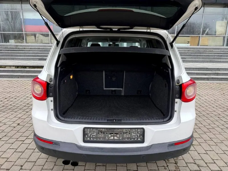 Ford kuga, 2018 1.5 ат, 4wd, 128000 км. официальный дилерский автомобиль. два владельца. хорошая комплектация trend plus: -раздельный климат-контроль - мультимедийная система sync 3 с голосовым управлением на русском и carplay - система помощи при трогании на подъеме - подрулевые лепестки переключения передач - парктроник - бесключевой доступ и запуск двигателя -сигнализация с авто запуском - электронный стояночный тормоз - кожаное мультифункциональное рулевое колесо с обогревом - рейлинги на крыше - оригинальные легкосплавные диски r17 возможно оформление в кредит. возможен обмен. более детальная информация по телефона. цена - 1.590.000 р. +79494041233 📞 звоните: +7(949)4041233 - фотография - 7