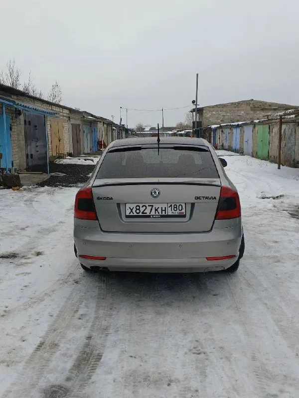 Продам skoda октавия а5. 2012г. в идеальном состоянии. я хозяин. двигатель1.8 tsi акпп айсин 6-ступ. 152 л. с. пробег 156 тыс. км. мотор, коробка, ходовая все обслужено. опции: подогрев передних сидений, 2х зонный климат контроль, круиз контроль, адаптивный свет, хор. музыка, сигнализация, задний парктроник.2 ключа, 2 комплекта резины, чехлы кожа, сиденья целые под чехлами, установлена защита двигателя, титаны r16. цена 1250000тыс. +торг. другая информация по тел:+79495001387 📞 звоните: +7(949)5001387 - фотография - 3