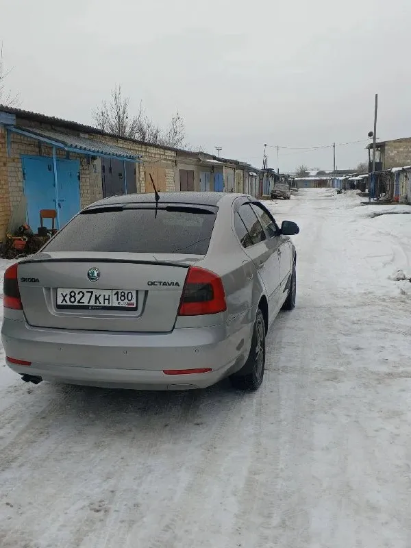 Продам skoda октавия а5. 2012г. в идеальном состоянии. я хозяин. двигатель1.8 tsi акпп айсин 6-ступ. 152 л. с. пробег 156 тыс. км. мотор, коробка, ходовая все обслужено. опции: подогрев передних сидений, 2х зонный климат контроль, круиз контроль, адаптивный свет, хор. музыка, сигнализация, задний парктроник.2 ключа, 2 комплекта резины, чехлы кожа, сиденья целые под чехлами, установлена защита двигателя, титаны r16. цена 1250000тыс. +торг. другая информация по тел:+79495001387 📞 звоните: +7(949)5001387 - фотография - 4