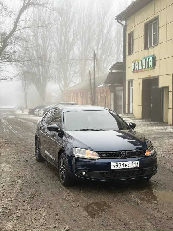Продам volkswagen jetta 6 2013 год, пробег 250 тыс. км 1.4 турбо мотор, с коробкой dsg двух зонный к... - фотография