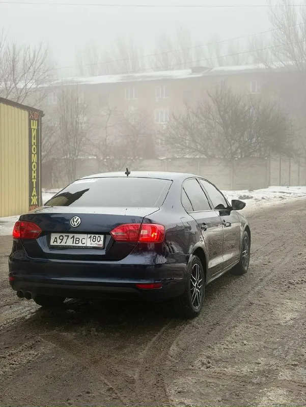 Продам volkswagen jetta 6 2013 год, пробег 250 тыс. км 1.4 турбо мотор, с коробкой dsg двух зонный климат контроль, сенсорная мультимедиа, мультируль, лепестки, 4 электростеклоподъемника, обогрев зеркал, электрозеркала, led лампы везде 16' легкосплавные диски, руль и приборка от volkswagen golf r, выхлоп borla, прошитая едет очень бодро под 190 л. с. состояние салона хорошее, состояние автомобиля тоже отличное, косяки имеются не критичные документы чистые, полное переоформление цена 900 000 руб (возможен обмен) осмотр макеевка звонить +7 949 314 36 09 +7 949 397 31 21 возможен обмен по такой же цене без доплаты 📞 звоните: +7(949)3143609 - фотография - 2
