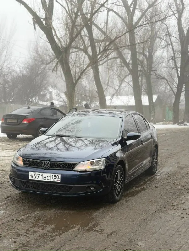 Продам volkswagen jetta 6 2013 год, пробег 250 тыс. км 1.4 турбо мотор, с коробкой dsg двух зонный климат контроль, сенсорная мультимедиа, мультируль, лепестки, 4 электростеклоподъемника, обогрев зеркал, электрозеркала, led лампы везде 16' легкосплавные диски, руль и приборка от volkswagen golf r, выхлоп borla, прошитая едет очень бодро под 190 л. с. состояние салона хорошее, состояние автомобиля тоже отличное, косяки имеются не критичные документы чистые, полное переоформление цена 900 000 руб (возможен обмен) осмотр макеевка звонить +7 949 314 36 09 +7 949 397 31 21 возможен обмен по такой же цене без доплаты 📞 звоните: +7(949)3143609 - фотография - 5