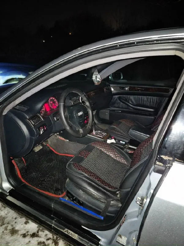 Всех приветствую! продам audi а6 2.4 1998 автомат, полный привод пробег 340 т. ✔️на зимней резине ✔️автомобиль в отличном техническом состоянии ✔️двигатель работает тихо, ровно, (все расходники менялись вовремя ) ✔️коробка без нареканий (передачи листает) ✔️дно, стаканы, лонжероны, в идеальном состоянии. ✔️2х зонный климат контроль работает исправно. ✔️юридически чистый автомобиль любые проверки осмотр: г. донецк цена: 600 000 р. без торга. телефон для связи: +79497418386 все вопросы по телефону или в лс. 📞 звоните: +7(949)7418386 - фотография - 8