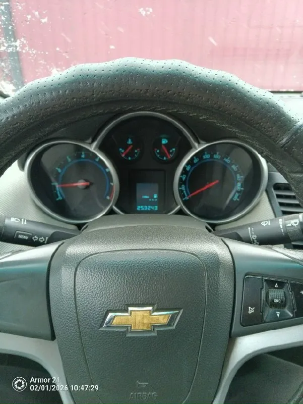 Автор: продам !!! chevrolet cruze 2010 г. в. 1,8л (141 л. с. ) мкпп. родной пробег 253 тыс. я третий собственник. комфортный семейный автомобиль. без рыжиков и намеков на ржавчину. обслуживается своевременно. заменены сальники распредвалов, заменены прокладки теплообменника, патрубки охлаждения, термостат, свежий антифриз, масло в двигателе, фильтра, новый аккумулятор, резина зима, есть летняя. печка греет отлично, кондиционер заправлен. магнитола андроид. салон чистый, сиденья не затертые. машина бодрая, дорогу держит на отлично, используется ежедневно. цена 750 000 руб. запретов ограничений нет. торг, обмен. +7949 3812259. +79515341366 макс, телеграмм. осмотр торез. . . ???наш телеграм канал [ бесплатное размещение за репост??? правила сообщества [ мы в мах [ [ 📞 звоните: +7(949)3812259 - фотография - 5