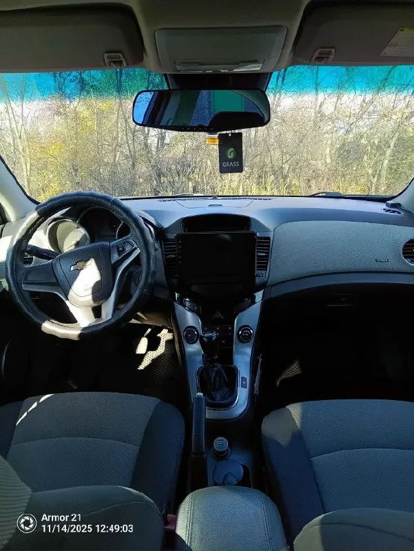 Автор: продам !!! chevrolet cruze 2010 г. в. 1,8л (141 л. с. ) мкпп. родной пробег 253 тыс. я третий собственник. комфортный семейный автомобиль. без рыжиков и намеков на ржавчину. обслуживается своевременно. заменены сальники распредвалов, заменены прокладки теплообменника, патрубки охлаждения, термостат, свежий антифриз, масло в двигателе, фильтра, новый аккумулятор, резина зима, есть летняя. печка греет отлично, кондиционер заправлен. магнитола андроид. салон чистый, сиденья не затертые. машина бодрая, дорогу держит на отлично, используется ежедневно. цена 750 000 руб. запретов ограничений нет. торг, обмен. +7949 3812259. +79515341366 макс, телеграмм. осмотр торез. . . ???наш телеграм канал [ бесплатное размещение за репост??? правила сообщества [ мы в мах [ [ 📞 звоните: +7(949)3812259 - фотография - 6