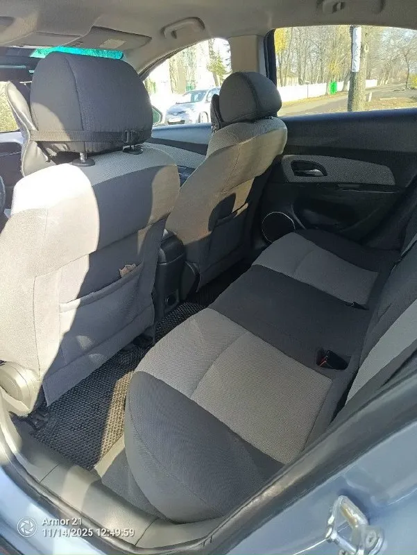 Автор: продам !!! chevrolet cruze 2010 г. в. 1,8л (141 л. с. ) мкпп. родной пробег 253 тыс. я третий собственник. комфортный семейный автомобиль. без рыжиков и намеков на ржавчину. обслуживается своевременно. заменены сальники распредвалов, заменены прокладки теплообменника, патрубки охлаждения, термостат, свежий антифриз, масло в двигателе, фильтра, новый аккумулятор, резина зима, есть летняя. печка греет отлично, кондиционер заправлен. магнитола андроид. салон чистый, сиденья не затертые. машина бодрая, дорогу держит на отлично, используется ежедневно. цена 750 000 руб. запретов ограничений нет. торг, обмен. +7949 3812259. +79515341366 макс, телеграмм. осмотр торез. . . ???наш телеграм канал [ бесплатное размещение за репост??? правила сообщества [ мы в мах [ [ 📞 звоните: +7(949)3812259 - фотография - 8
