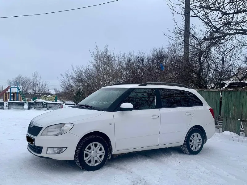 Здравствуйте продам skoda fabia 2011 г двигатель 1.4 в отличном состоянии масло не берет. не троит н... - фотография