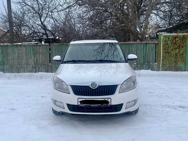 Здравствуйте продам skoda fabia 2011 г двигатель 1.4 в отличном состоянии масло не берет. не троит не дымит. по ходовой части вопросов нет. резина новая шиповка. по кузову нареканий нет, с документами полный порядок любое переоформление. кондер заправлен холодит четко. abs, esp, передние стеклоподъемники, штатная мультимедиа, подогревы зеркал передних сидений, остекление все заводское. 570000 т. р торг у капота. остальные вопросы по телефону +7949-426-74-93 +7905-496-06-38(телеграмм) осмотр г. харцызск всем добра ✌️ - фотография - 2