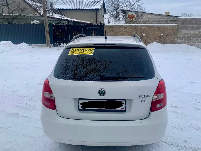 Здравствуйте продам skoda fabia 2011 г двигатель 1.4 в отличном состоянии масло не берет. не троит не дымит. по ходовой части вопросов нет. резина новая шиповка. по кузову нареканий нет, с документами полный порядок любое переоформление. кондер заправлен холодит четко. abs, esp, передние стеклоподъемники, штатная мультимедиа, подогревы зеркал передних сидений, остекление все заводское. 570000 т. р торг у капота. остальные вопросы по телефону +7949-426-74-93 +7905-496-06-38(телеграмм) осмотр г. харцызск всем добра ✌️ - фотография - 5