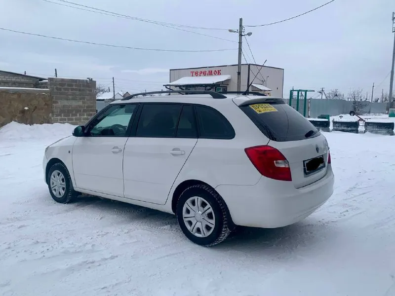 Здравствуйте продам skoda fabia 2011 г двигатель 1.4 в отличном состоянии масло не берет. не троит не дымит. по ходовой части вопросов нет. резина новая шиповка. по кузову нареканий нет, с документами полный порядок любое переоформление. кондер заправлен холодит четко. abs, esp, передние стеклоподъемники, штатная мультимедиа, подогревы зеркал передних сидений, остекление все заводское. 570000 т. р торг у капота. остальные вопросы по телефону +7949-426-74-93 +7905-496-06-38(телеграмм) осмотр г. харцызск всем добра ✌️ - фотография - 6