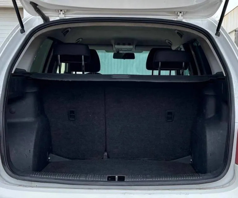 Здравствуйте продам skoda fabia 2011 г двигатель 1.4 в отличном состоянии масло не берет. не троит не дымит. по ходовой части вопросов нет. резина новая шиповка. по кузову нареканий нет, с документами полный порядок любое переоформление. кондер заправлен холодит четко. abs, esp, передние стеклоподъемники, штатная мультимедиа, подогревы зеркал передних сидений, остекление все заводское. 570000 т. р торг у капота. остальные вопросы по телефону +7949-426-74-93 +7905-496-06-38(телеграмм) осмотр г. харцызск всем добра ✌️ - фотография - 9