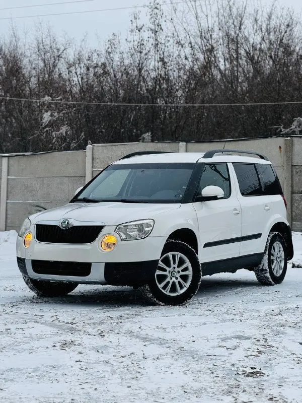 Skoda yeti 1.2 tsi at 2010 г. в. компакт-кроссовер в идеальном состоянии пробег 139 тыс. км подтвержденный автотекой салон как в новом авто!!! за весь период 2 владельца в хорошей комплектации -подогрев сидений/зеркал/форсунок омывателя -однозонный климат-контроль -хорошая штатная акустика 8 динамиков -задний ряд сидений-трансформер -два комплекта ключей -хорошая зимняя резина r16 -комплект новой летней резины r16 nokian по авто сделано очень большое то масло/фильтра замена осн. радиатора/радиатора печки, термостата и всех жидкостей!!! автомобиль полностью готов к долгой, без проблемной эксплуатации!!! возможна продажа в кредит!!! торг у капота!!! цена 845 тыс. руб тг, вотсап +79493811593 звоните +79495082418 📲 tg: @kloyastarlink 📞 звоните: +7(949)3811593 - фотография - 2