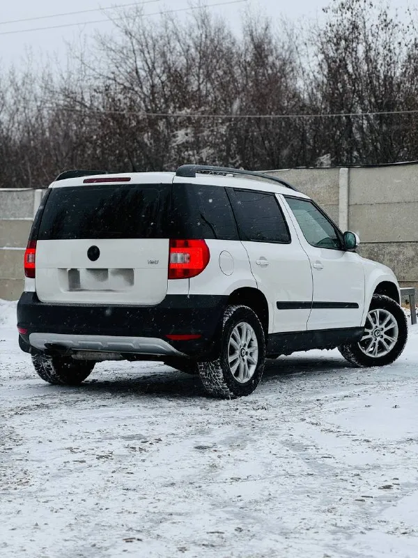 Skoda yeti 1.2 tsi at 2010 г. в. компакт-кроссовер в идеальном состоянии пробег 139 тыс. км подтвержденный автотекой салон как в новом авто!!! за весь период 2 владельца в хорошей комплектации -подогрев сидений/зеркал/форсунок омывателя -однозонный климат-контроль -хорошая штатная акустика 8 динамиков -задний ряд сидений-трансформер -два комплекта ключей -хорошая зимняя резина r16 -комплект новой летней резины r16 nokian по авто сделано очень большое то масло/фильтра замена осн. радиатора/радиатора печки, термостата и всех жидкостей!!! автомобиль полностью готов к долгой, без проблемной эксплуатации!!! возможна продажа в кредит!!! торг у капота!!! цена 845 тыс. руб тг, вотсап +79493811593 звоните +79495082418 📲 tg: @kloyastarlink 📞 звоните: +7(949)3811593 - фотография - 4
