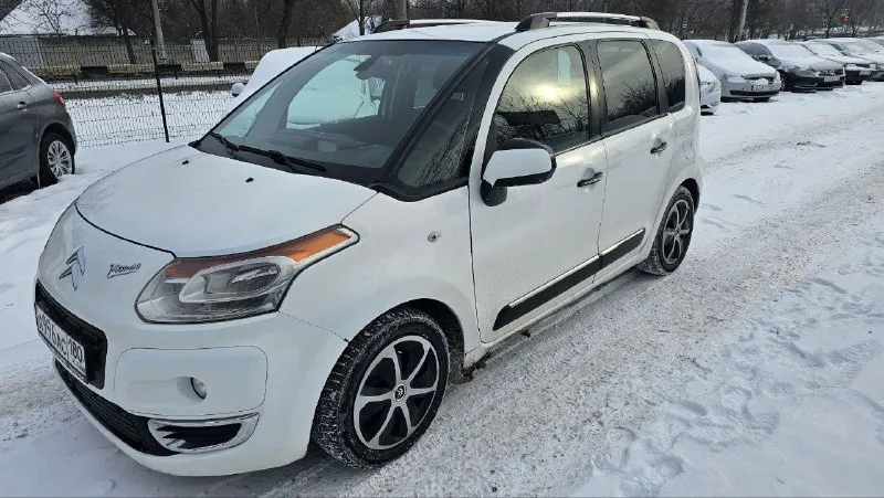 Citroen c3 picasso год выпуска: 2012 тип кпп: автоматическая объем двигателя: 1.6 литрa тип топлива: бензин пробег: 205 000 км цена: 💥 650 000 ₽💥 дополнительная информация: максимальная комплектация полный электропакет подогрев сидений климат контроль датчик света, дождя парктроники зимняя резина+летняя авто в хорошем техническом состоянии по кузову без гнили все вопросы можете задавать по телефонам: 📞 🇷🇺 +79495093428 +79498392499 - фотография - 2