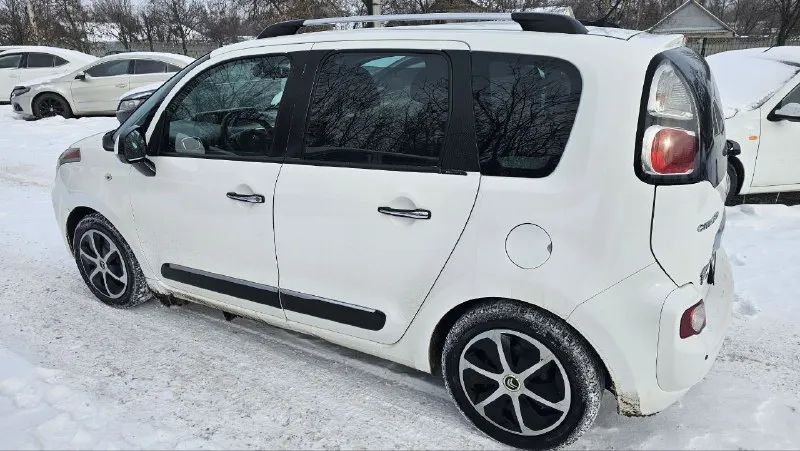Citroen c3 picasso год выпуска: 2012 тип кпп: автоматическая объем двигателя: 1.6 литрa тип топлива: бензин пробег: 205 000 км цена: 💥 650 000 ₽💥 дополнительная информация: максимальная комплектация полный электропакет подогрев сидений климат контроль датчик света, дождя парктроники зимняя резина+летняя авто в хорошем техническом состоянии по кузову без гнили все вопросы можете задавать по телефонам: 📞 🇷🇺 +79495093428 +79498392499 - фотография - 3