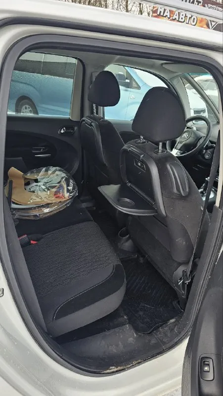 Citroen c3 picasso год выпуска: 2012 тип кпп: автоматическая объем двигателя: 1.6 литрa тип топлива: бензин пробег: 205 000 км цена: 💥 650 000 ₽💥 дополнительная информация: максимальная комплектация полный электропакет подогрев сидений климат контроль датчик света, дождя парктроники зимняя резина+летняя авто в хорошем техническом состоянии по кузову без гнили все вопросы можете задавать по телефонам: 📞 🇷🇺 +79495093428 +79498392499 - фотография - 8