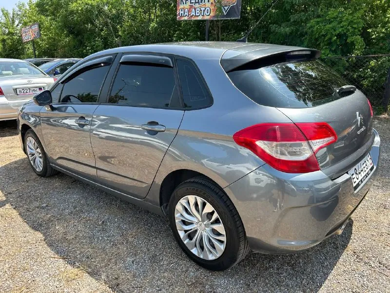 Citroen c4 год выпуска: 2011 тип кпп: автоматическая объем двигателя: 1.6 литрa тип топлива: бензин пробег: 180 000 км цена: 💥 580 000 ₽💥 дополнительная информация: кондиционер мультируль авто в хорошем техническом состоянии по кузову без гнили все вопросы можете задавать по телефонам: 📞 🇷🇺 +7 949 509 3428 - фотография - 3