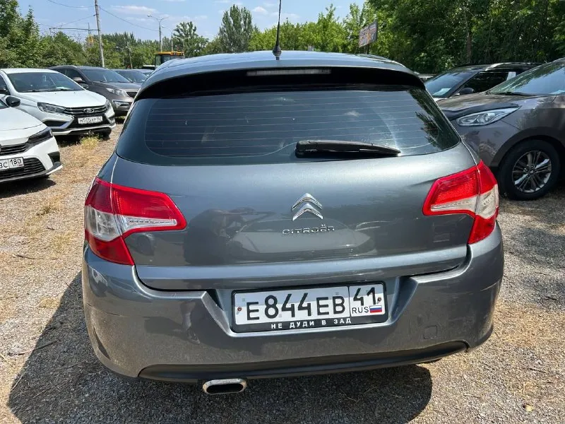 Citroen c4 год выпуска: 2011 тип кпп: автоматическая объем двигателя: 1.6 литрa тип топлива: бензин пробег: 180 000 км цена: 💥 580 000 ₽💥 дополнительная информация: кондиционер мультируль авто в хорошем техническом состоянии по кузову без гнили все вопросы можете задавать по телефонам: 📞 🇷🇺 +7 949 509 3428 - фотография - 4