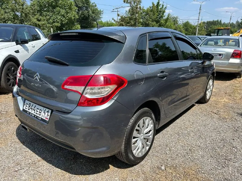 Citroen c4 год выпуска: 2011 тип кпп: автоматическая объем двигателя: 1.6 литрa тип топлива: бензин пробег: 180 000 км цена: 💥 580 000 ₽💥 дополнительная информация: кондиционер мультируль авто в хорошем техническом состоянии по кузову без гнили все вопросы можете задавать по телефонам: 📞 🇷🇺 +7 949 509 3428 - фотография - 5