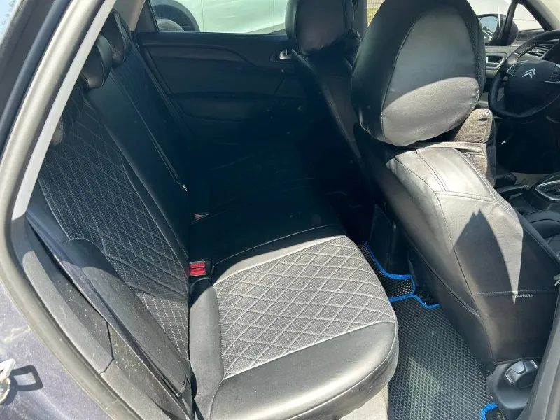 Citroen c4 год выпуска: 2011 тип кпп: автоматическая объем двигателя: 1.6 литрa тип топлива: бензин пробег: 180 000 км цена: 💥 580 000 ₽💥 дополнительная информация: кондиционер мультируль авто в хорошем техническом состоянии по кузову без гнили все вопросы можете задавать по телефонам: 📞 🇷🇺 +7 949 509 3428 - фотография - 7