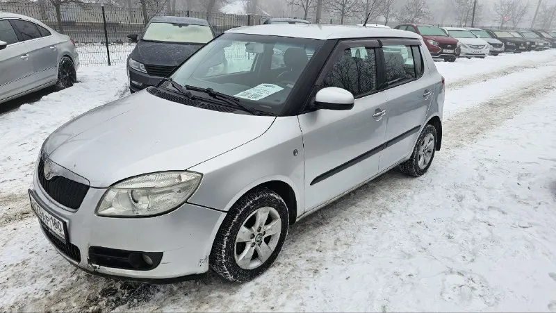 Skoda fabia год выпуска: 2007 тип кпп: механическая объем двигателя: 1.4 литра тип топлива: бензин пробег: 211 000 км цена:💥 420 000 рубли 💥 дополнительная информация: родной пробег без дтп родной окрас 1 хозяин с момента покупки у официала бортовой компьютер кондиционер заводской ксенон в хорошем техническом состоянии кузов без гнили 📞 🇷🇺 +7 949 509 3428 +7 949 839 2499 - фотография - 2