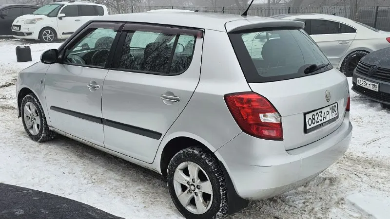 Skoda fabia год выпуска: 2007 тип кпп: механическая объем двигателя: 1.4 литра тип топлива: бензин пробег: 211 000 км цена:💥 420 000 рубли 💥 дополнительная информация: родной пробег без дтп родной окрас 1 хозяин с момента покупки у официала бортовой компьютер кондиционер заводской ксенон в хорошем техническом состоянии кузов без гнили 📞 🇷🇺 +7 949 509 3428 +7 949 839 2499 - фотография - 3