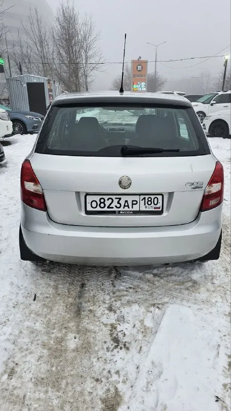 Skoda fabia год выпуска: 2007 тип кпп: механическая объем двигателя: 1.4 литра тип топлива: бензин пробег: 211 000 км цена:💥 420 000 рубли 💥 дополнительная информация: родной пробег без дтп родной окрас 1 хозяин с момента покупки у официала бортовой компьютер кондиционер заводской ксенон в хорошем техническом состоянии кузов без гнили 📞 🇷🇺 +7 949 509 3428 +7 949 839 2499 - фотография - 4