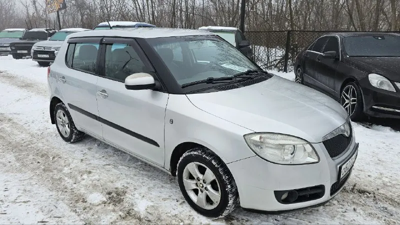 Skoda fabia год выпуска: 2007 тип кпп: механическая объем двигателя: 1.4 литра тип топлива: бензин пробег: 211 000 км цена:💥 420 000 рубли 💥 дополнительная информация: родной пробег без дтп родной окрас 1 хозяин с момента покупки у официала бортовой компьютер кондиционер заводской ксенон в хорошем техническом состоянии кузов без гнили 📞 🇷🇺 +7 949 509 3428 +7 949 839 2499 - фотография - 6