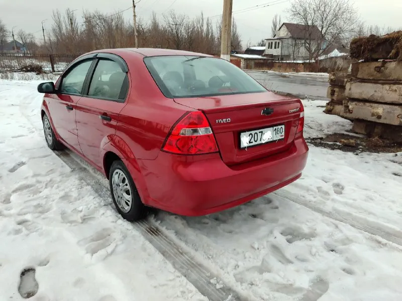 Продам chevrolet aveo 2008 года с пробегом 121.000 тысяч родного. с мотором 1,4 16 клапанным самым надёжным и экономным с этих моторов экотек, автомобиль в идеальном состоянии вся в заводском металле весь заводской герметике. автомобиль обслужено перед зимой менял полностью всю ходовую часть шаровые втулки стабилизатор наконечники трос ручника колодки новые стойки стоят в круг, вся новая тормозная жидкость. за автомобиль не стыдно любые проверки с вашей стороны. комплектация автомобиля кондиционер гидроусилитель руля стеклоподъемники, подушка безопасность сигнализация центральный замок регулировка зеркал мультиплеер. по документам я собственник продажа только через мрэо. цена 550.000 тысяч российских рублей. осмотр город донецк звоните плюс 79494913209 📞 звоните: +7(949)4913209 - фотография - 5