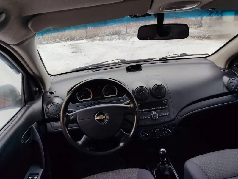 Продам chevrolet aveo 2008 года с пробегом 121.000 тысяч родного. с мотором 1,4 16 клапанным самым надёжным и экономным с этих моторов экотек, автомобиль в идеальном состоянии вся в заводском металле весь заводской герметике. автомобиль обслужено перед зимой менял полностью всю ходовую часть шаровые втулки стабилизатор наконечники трос ручника колодки новые стойки стоят в круг, вся новая тормозная жидкость. за автомобиль не стыдно любые проверки с вашей стороны. комплектация автомобиля кондиционер гидроусилитель руля стеклоподъемники, подушка безопасность сигнализация центральный замок регулировка зеркал мультиплеер. по документам я собственник продажа только через мрэо. цена 550.000 тысяч российских рублей. осмотр город донецк звоните плюс 79494913209 📞 звоните: +7(949)4913209 - фотография - 7