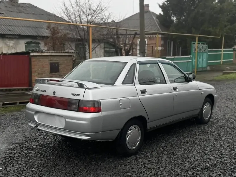 В продаже ваз 2110 идеальное состояние как по кузову, так и по салону кузов весь ровный, без единого намека на коррозию только после полировки интерьер автомобиля идеален дыр, протертостей, ничего нет, салон не продавлен, руль не затерт, все в восхитительном состоянии в дтп ни разу не участвовала все остекление заводское (лобовое родное и без трещин) дно, стаканы, лонжероны, балка, 5+✅ , коробка, ходовка, электроника 5+✅ 2 комплекта ключей стоит хорошая музыка в автомобиле работает всё, и работает так, как должно машина из разряда «сел- поехал» ни копейки вкладывать не надо документы кристально чистые за автомобиль не стыдно, продаю из под дома, скрывать нечего цена 360 000₽ автомобиль находится в городе новоазовск номер для связи - +79493086063 +79889919235 📲 tg: @pustovoy_dima 📞 звоните: +7(949)3086063 - фотография - 6