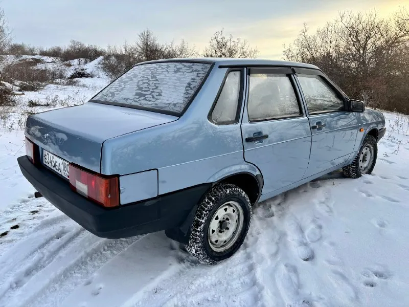 Продам ваз 21099 1.5 2006 г. в. родной пробег 178.00км 2 владельца за всю история авто. газ(евро4)- бензин два ключа. двигатель не дымит, не троит, коробка не выбивает. в сварке не нуждается. хорошая зимняя резина на шипах. поставлен новый радиатор охлаждения с заменой антифриза, новый стартер, колодки, крабы, опорные подшипники, стойки в круг. по ходовой без нареканий. г. снежное цена 238.00₽ +79493918909(тг на этот же номерок) 🛞 запчасти, шины, диски, авторазборки 🅿️ авторынок донбасса 📞 звоните: +7(949)3918909 - фотография - 4