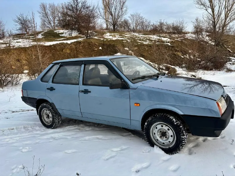 Продам ваз 21099 1.5 2006 г. в. родной пробег 178.00км 2 владельца за всю история авто. газ(евро4)- бензин два ключа. двигатель не дымит, не троит, коробка не выбивает. в сварке не нуждается. хорошая зимняя резина на шипах. поставлен новый радиатор охлаждения с заменой антифриза, новый стартер, колодки, крабы, опорные подшипники, стойки в круг. по ходовой без нареканий. г. снежное цена 238.00₽ +79493918909(тг на этот же номерок) 🛞 запчасти, шины, диски, авторазборки 🅿️ авторынок донбасса 📞 звоните: +7(949)3918909 - фотография - 5