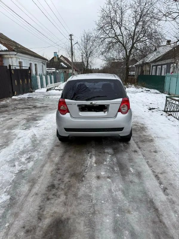Продам шевроле авео 2008г,3дв хетчбек двигатель 1.5,пробег 201000км, кпп механика. авто с салона в одних руках, есть вся история обслуживания авто. машина не гнилая, пороги и днище в отличном состоянии, красился предний бампер и правое передние крыло, остальные детали в родной краске. на 197тыс была замена масла в двс, рулевая рейка (новая), фильтра все включая топливный, тормозные диски и колодки, саленблоки подрамника, и еще по мелочи. комплектация:кондиционер, стеклоподъемники с доводчиком, абс, электрозеркала. цена 450.000 рублей вопросы по телефону +79495177632 - фотография - 3