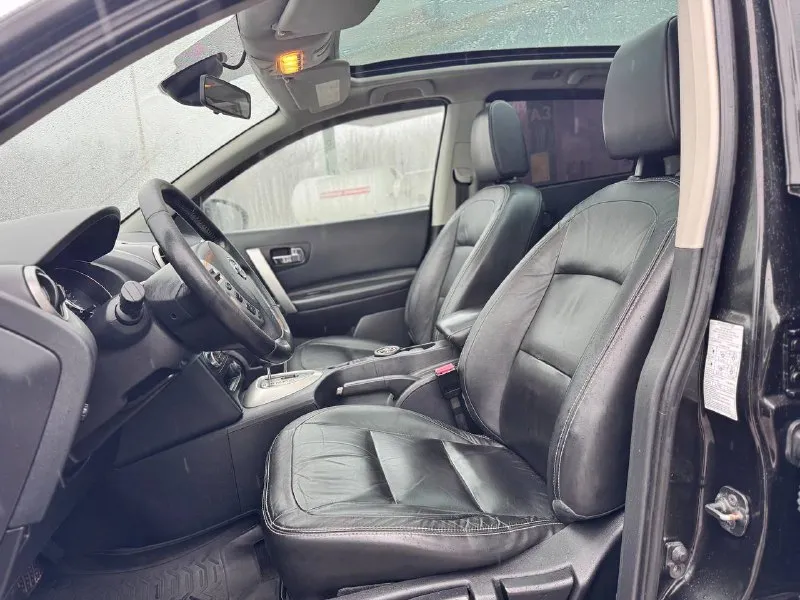 Nissan qashqai 2010 г. в. | 2.0 бензин | вариатор | максимальная комплектация живой, ухоженный qashqai в отличном состоянии. автомобиль полностью обслужен, никаких вложений не требует — сел и поехал. 🔹 двигатель 2.0 бензин — работает ровно 🔹 вариатор — обслуживался своевременно, без пинков и посторонних шумов 🔹 максимальная комплектация 🔹 панорамная крыша 🔹 климат-контроль 🔹 полный электропакет кузов: ▪️ окрашена одна деталь ▪️ остальной кузов — в родном окрасе стёкла: ▪️ все родные по кругу, включая лобовое салон чистый, не затёртый, без запахов. автомобиль не требует вложений, полностью готов к эксплуатации. 💰 цена: 1 030 000 торг у капота, только по делу. +79495095858 +79895435743 📲 tg: николай н а 📞 звоните: +7(949)5095858 - фотография - 9