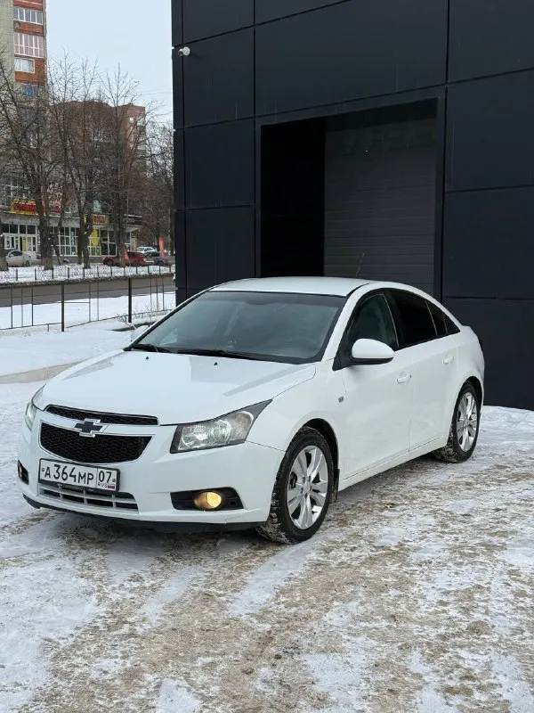 Продается chevrolet cruze 2010 год 1.6 мкпп атмосферник без турбин цена: 695.000 руб + разумный торг реальному покупателю тел: +7-949-024-81-88 ( либо telegram ) -мотор на отлично не дымит не троит работает ровно масло не ест ! -коробка без нареканий не хрустит не выбивает все передачи вкл идеально - пробег 184.000 - все стекла родные вкл лобовое - автотека зеленая ( без дтп и выплат ) - салон только после химчистки чистый и опрятный - стоят диски r17 на хорошей зимней резине и лето отдам в комплекте и + 2 комплекта ковриков - по кузову выглядит отлично, пороги и днище в отличном состоянии гнили и рыжиков нету -из последнего поменял масло в двс, фильтра, свечи, опорные подшипники, тросики ручника, заднии колодки, передние лампы светят хорошо - доп стоит газ вписан в птс расход порадует - комплектация ls - кондиционер холодит, печка греет - авто стоит на учете переоформление без проблем могу присутствовать в мрэо документы кристально чистые без штраф и запретов и. т.д - осмотр макеевка центр - фотография - 2