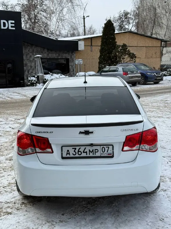 Продается chevrolet cruze 2010 год 1.6 мкпп атмосферник без турбин цена: 695.000 руб + разумный торг реальному покупателю тел: +7-949-024-81-88 ( либо telegram ) -мотор на отлично не дымит не троит работает ровно масло не ест ! -коробка без нареканий не хрустит не выбивает все передачи вкл идеально - пробег 184.000 - все стекла родные вкл лобовое - автотека зеленая ( без дтп и выплат ) - салон только после химчистки чистый и опрятный - стоят диски r17 на хорошей зимней резине и лето отдам в комплекте и + 2 комплекта ковриков - по кузову выглядит отлично, пороги и днище в отличном состоянии гнили и рыжиков нету -из последнего поменял масло в двс, фильтра, свечи, опорные подшипники, тросики ручника, заднии колодки, передние лампы светят хорошо - доп стоит газ вписан в птс расход порадует - комплектация ls - кондиционер холодит, печка греет - авто стоит на учете переоформление без проблем могу присутствовать в мрэо документы кристально чистые без штраф и запретов и. т.д - осмотр макеевка центр - фотография - 5