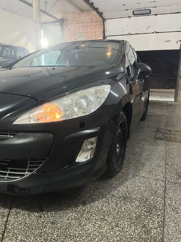 Продается peugeot 308 2010 года 2010 год двигатель 1,6 бензин 120 сил черная на черном салоне состояние близко к идеальному машина в одних руках 9 лет никаких рыжиков и жучков! ходовая вся новая, новое сцепление масло от замены до замены машина едет бодро, двигатель от бмв все заказ наряды на руках недавно делал химчистку салона стоят чехлы спереди и сзади коврики эва с красной строчкой в круг подсветка ног, подсветка дверных карт в круг блютуз, алькантара накидка на торпеду сервисная книжка в багажнике саквояж зима на штампах 15 липучках лето на дисках 15 один сезон все стелка оригинальные мощные туманки, мощный дальний свет большое зеркало заднего вида с камерой никаких залогов, никаких арестов, семейная машина по птс я 4 владелец штатные колонки менял на более мощные! машина находится в ростове осмотр в ростове! ездил в основном по области! пробег-211 тысяч двигатель надежный, все болячки устранены цена-500.000₽ с летом на дисках-525.000₽ машина находится в ростове! могу пригнать 89910894843 - фотография - 4