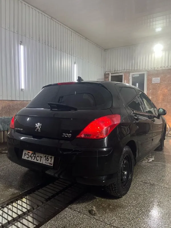 Продается peugeot 308 2010 года 2010 год двигатель 1,6 бензин 120 сил черная на черном салоне состояние близко к идеальному машина в одних руках 9 лет никаких рыжиков и жучков! ходовая вся новая, новое сцепление масло от замены до замены машина едет бодро, двигатель от бмв все заказ наряды на руках недавно делал химчистку салона стоят чехлы спереди и сзади коврики эва с красной строчкой в круг подсветка ног, подсветка дверных карт в круг блютуз, алькантара накидка на торпеду сервисная книжка в багажнике саквояж зима на штампах 15 липучках лето на дисках 15 один сезон все стелка оригинальные мощные туманки, мощный дальний свет большое зеркало заднего вида с камерой никаких залогов, никаких арестов, семейная машина по птс я 4 владелец штатные колонки менял на более мощные! машина находится в ростове осмотр в ростове! ездил в основном по области! пробег-211 тысяч двигатель надежный, все болячки устранены цена-500.000₽ с летом на дисках-525.000₽ машина находится в ростове! могу пригнать 89910894843 - фотография - 5