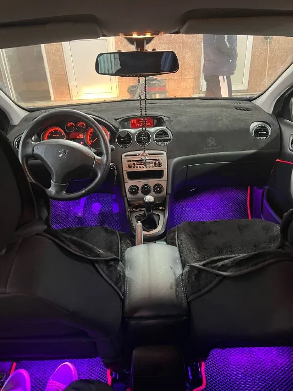 Продается peugeot 308 2010 года 2010 год двигатель 1,6 бензин 120 сил черная на черном салоне состояние близко к идеальному машина в одних руках 9 лет никаких рыжиков и жучков! ходовая вся новая, новое сцепление масло от замены до замены машина едет бодро, двигатель от бмв все заказ наряды на руках недавно делал химчистку салона стоят чехлы спереди и сзади коврики эва с красной строчкой в круг подсветка ног, подсветка дверных карт в круг блютуз, алькантара накидка на торпеду сервисная книжка в багажнике саквояж зима на штампах 15 липучках лето на дисках 15 один сезон все стелка оригинальные мощные туманки, мощный дальний свет большое зеркало заднего вида с камерой никаких залогов, никаких арестов, семейная машина по птс я 4 владелец штатные колонки менял на более мощные! машина находится в ростове осмотр в ростове! ездил в основном по области! пробег-211 тысяч двигатель надежный, все болячки устранены цена-500.000₽ с летом на дисках-525.000₽ машина находится в ростове! могу пригнать 89910894843 - фотография - 7