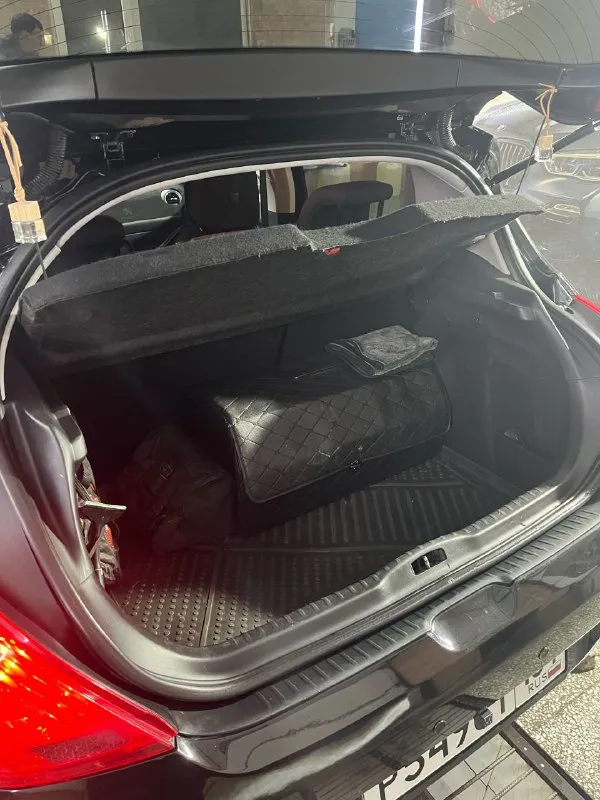 Продается peugeot 308 2010 года 2010 год двигатель 1,6 бензин 120 сил черная на черном салоне состояние близко к идеальному машина в одних руках 9 лет никаких рыжиков и жучков! ходовая вся новая, новое сцепление масло от замены до замены машина едет бодро, двигатель от бмв все заказ наряды на руках недавно делал химчистку салона стоят чехлы спереди и сзади коврики эва с красной строчкой в круг подсветка ног, подсветка дверных карт в круг блютуз, алькантара накидка на торпеду сервисная книжка в багажнике саквояж зима на штампах 15 липучках лето на дисках 15 один сезон все стелка оригинальные мощные туманки, мощный дальний свет большое зеркало заднего вида с камерой никаких залогов, никаких арестов, семейная машина по птс я 4 владелец штатные колонки менял на более мощные! машина находится в ростове осмотр в ростове! ездил в основном по области! пробег-211 тысяч двигатель надежный, все болячки устранены цена-500.000₽ с летом на дисках-525.000₽ машина находится в ростове! могу пригнать 89910894843 - фотография - 9