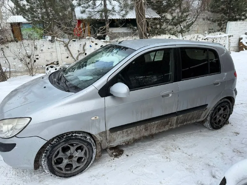 Hyundai getz 2006г. в 1.6 коробка автомат! пробег: 196.000км едет отлично, по ходовой мячик. на отличной зимней резине, на литье расход 6-7л комплектация: эл стеклопольемники всех стёкол, подогрев сидений, кондиционер, эл. зеркала по документам все чисто. цена 450.000₽ +79497182722 📞 звоните: +7(949)7182722 - фотография - 2