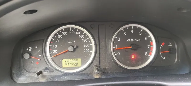 Продам ниссан альмера 2004 год, двигатель 1.8, акпп, пробег 290 к родной из последнего было заменено цепь грм ролики помпа, масла антифриз, ходовая часть вся перебрана, едет бодро, усилитель руля элькростекло подъемники, новая зимняя резина, по кузову возрастные нюансы присутствует с документами полный порядок цена 450.000+ торг тел +79495621224 мариуполь - фотография - 8