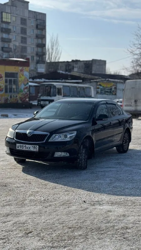 Продам skoda octavia a5 2011 1.8 tsi пробег 264.000 цена 850.000₽🚀 автомобиль в хорошем состоянии для своих лет, кузов живой, гнили и ржавчины нет. пару косметических окрасов, в остальном весь в родной краске. в плане техники без нареканий, двигатель в порядке, масло только поменял, цепь менялась не давно. история обслуживания, заказ наряды на ремонты прилагаются. салон чистый и ухоженный по электрике без вопросов, все что нужно работает. новая зимняя резина, летняя в комплекте. юридически чистая, я владелец по документам. 2 комплекта ключей, книжка шкода. приезжайте смотрите! цена 850.000₽ торг будет реальному покупателю! торез +79493798007 🛞 запчасти, шины, диски, авторазборки 🅿️ авторынок донбасса 📞 звоните: +7(949)3798007 - фотография - 2